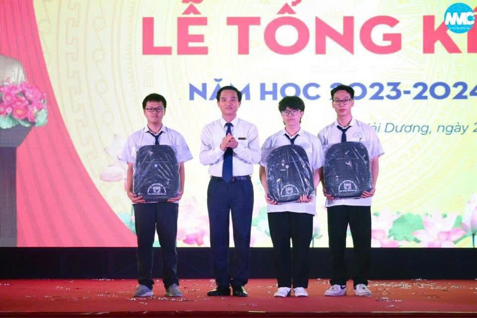Nhấn để phóng to